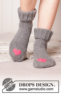 Free patterns - Christmas Socks & Slippers / DROPS Extra 0-1223